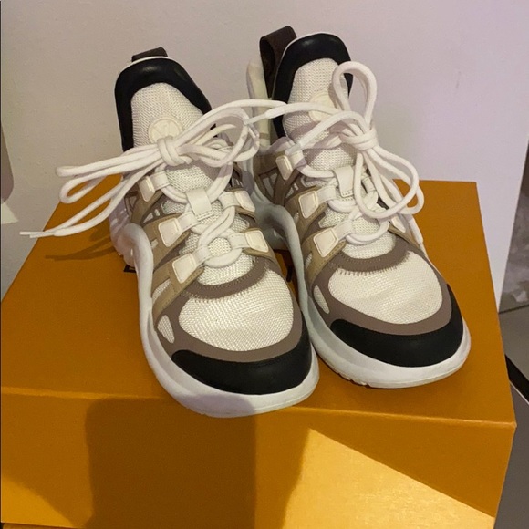 LOUIS VUITTON ARCHLIGHT SNEAKERS - Picture 2 of 10